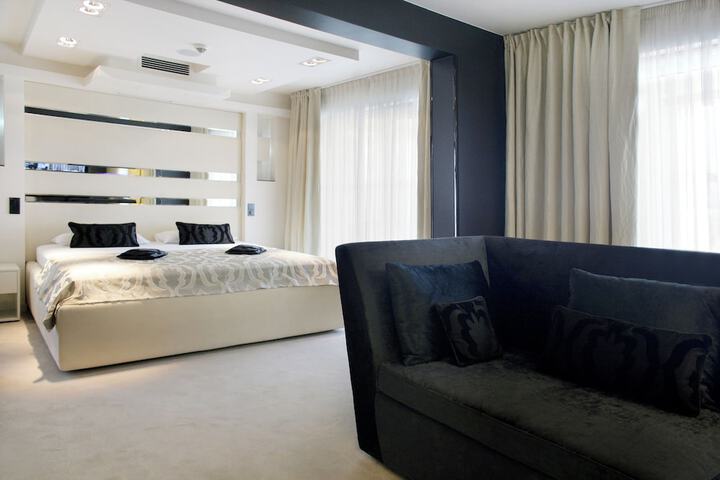 Room 28 of 86