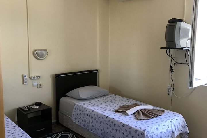 Room 2 of 41