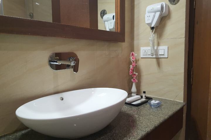 Room 19 of 32