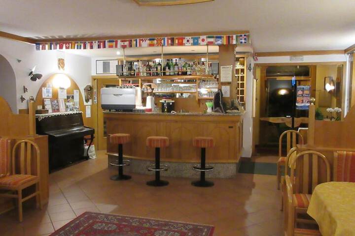 Lounge 51 of 61