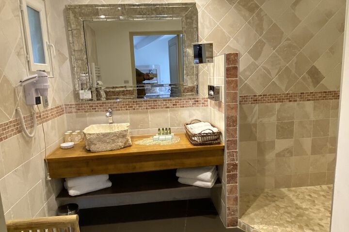 Room 52 of 68