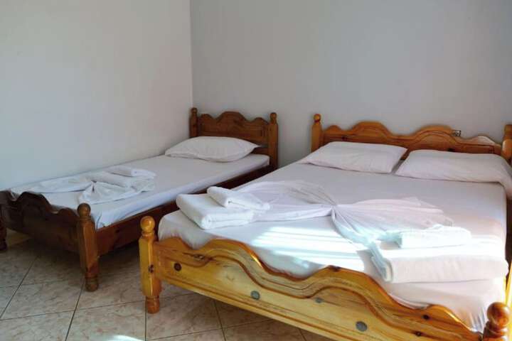 Room 5 of 32