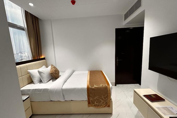 Room 5 of 20