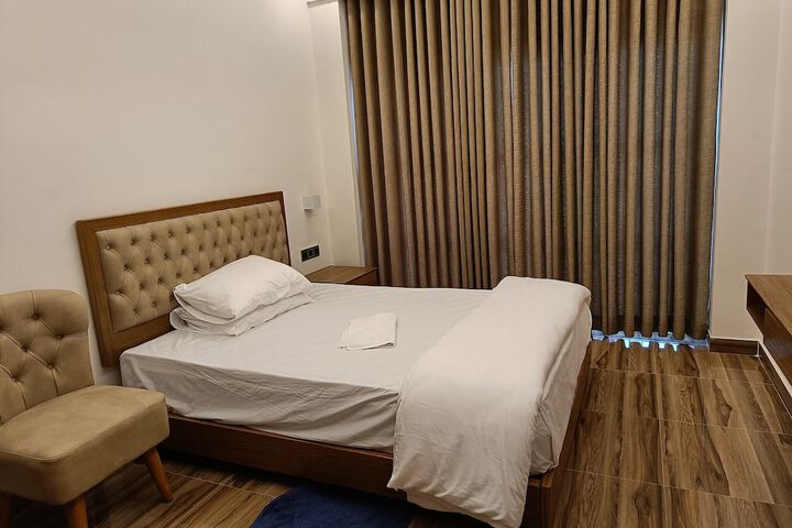 Room 7 of 11