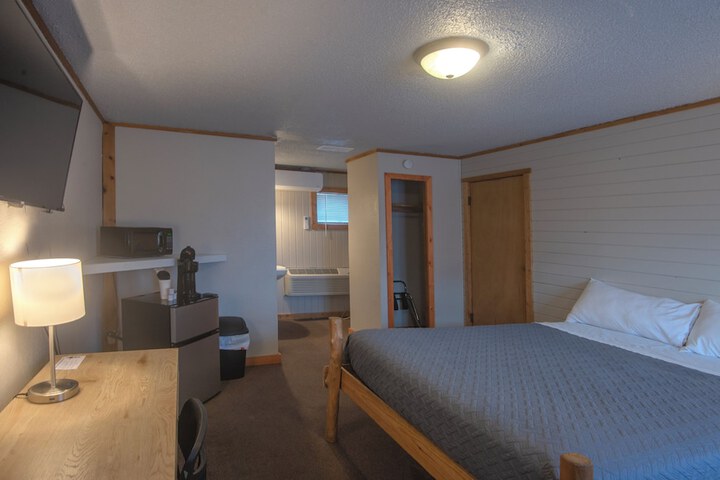 Room 11 of 32