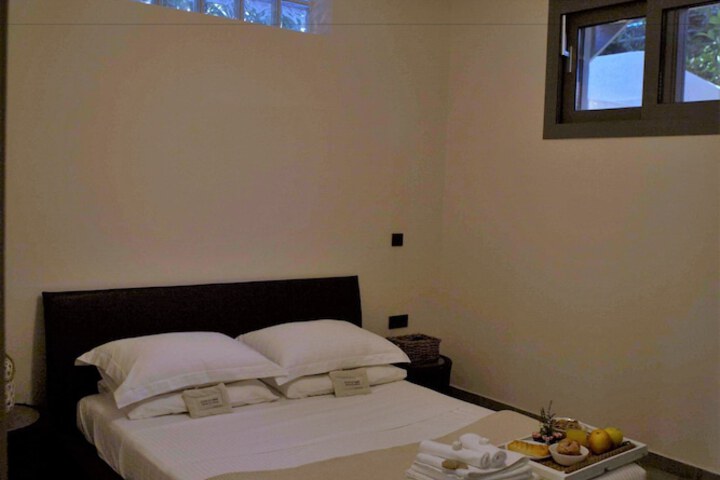 Room 6 of 91