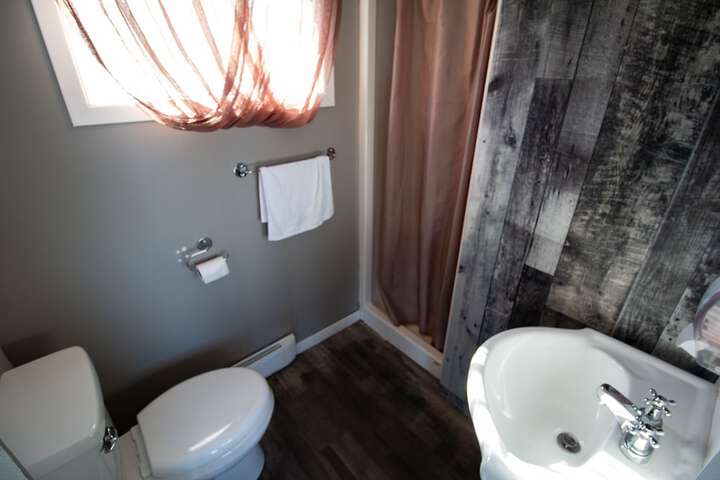 Room 102 of 106