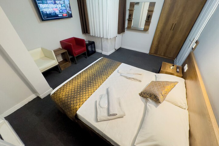 Room 42 of 99