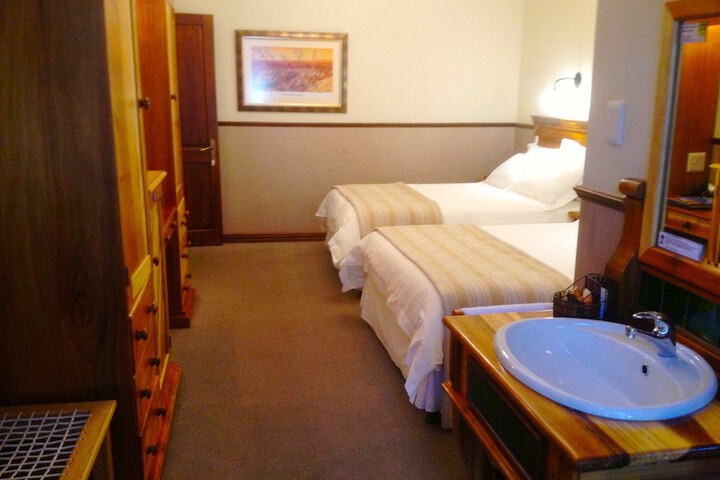 Room 9 of 33