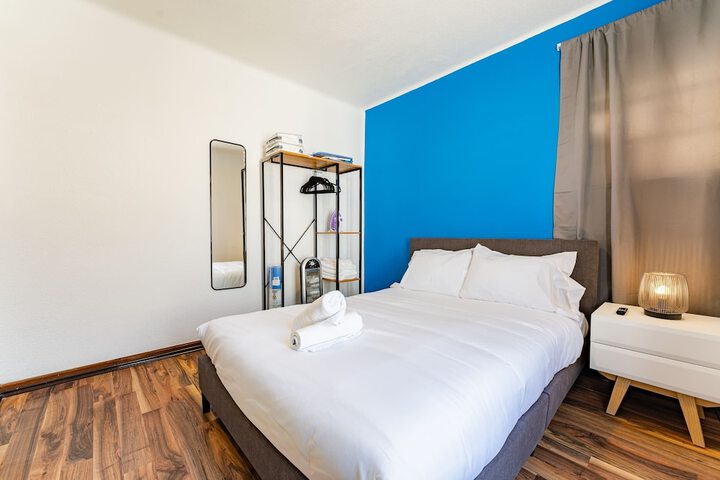 Room 4 of 72