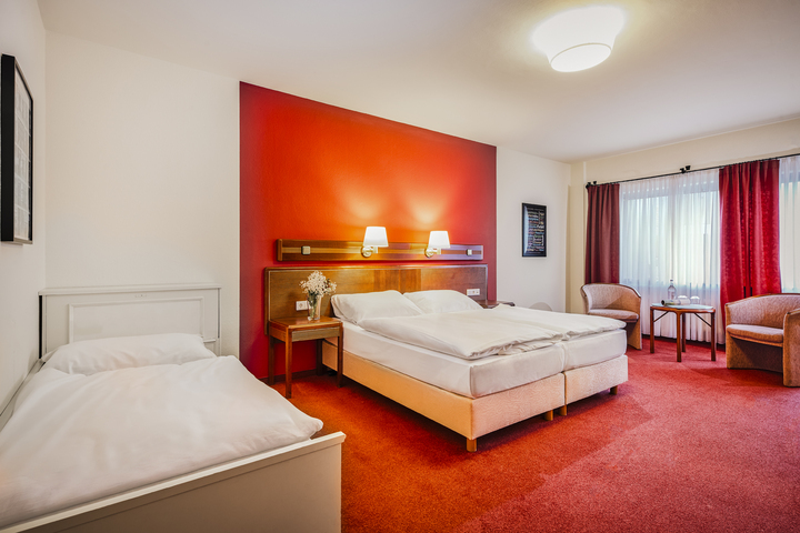 Room 12 of 74
