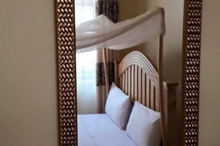 Room 8 of 15