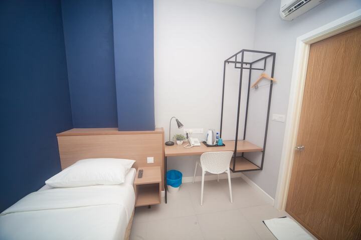 Room 7 of 63