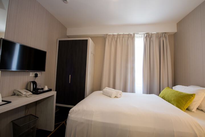 Room 15 of 38