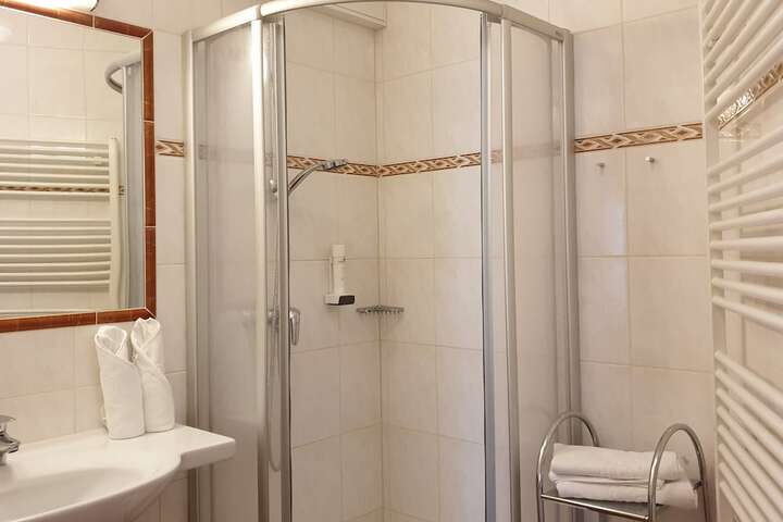 Room 30 of 108
