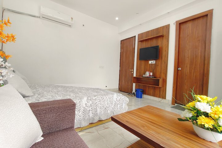 Room 16 of 23