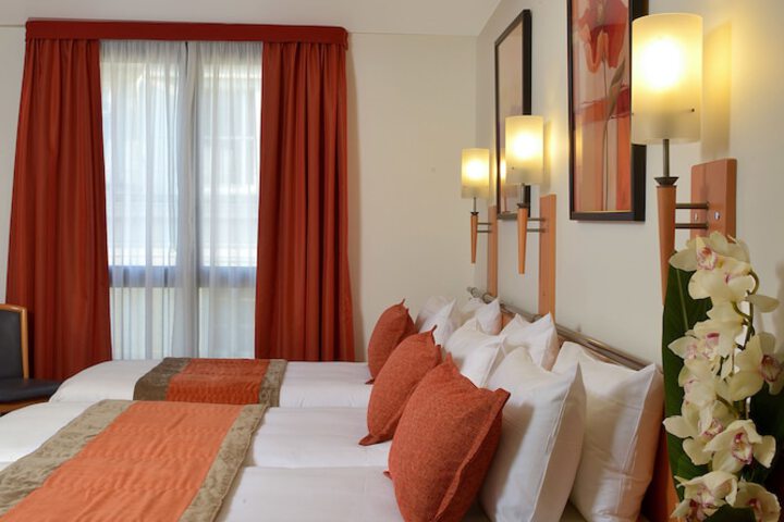 Room 19 of 62