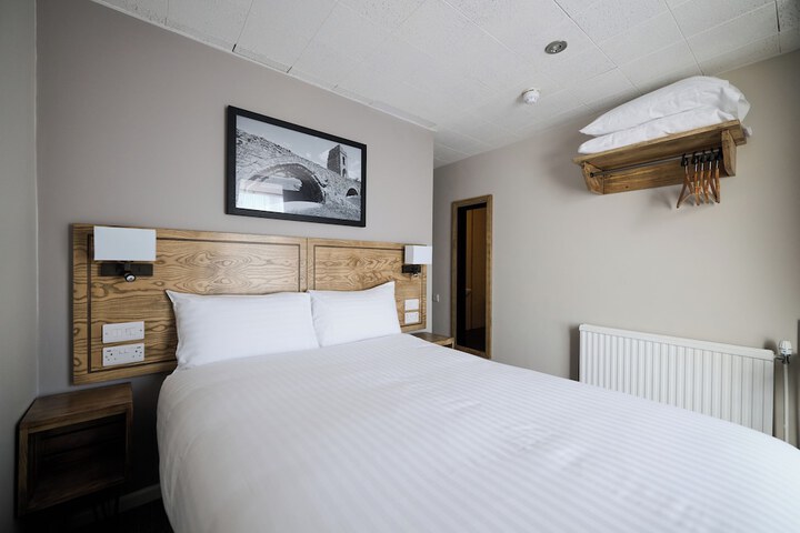 Room 14 of 32