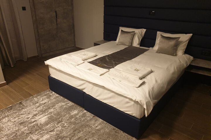 Room 27 of 52