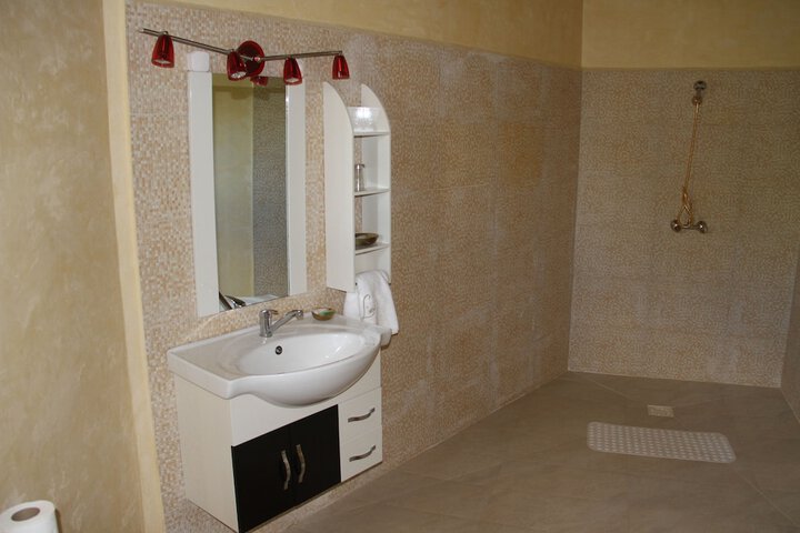 Room 15 of 34