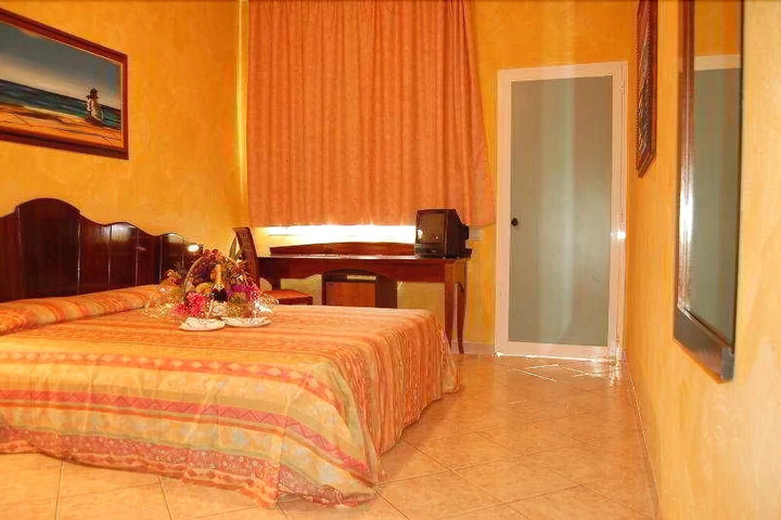 Room 4 of 5