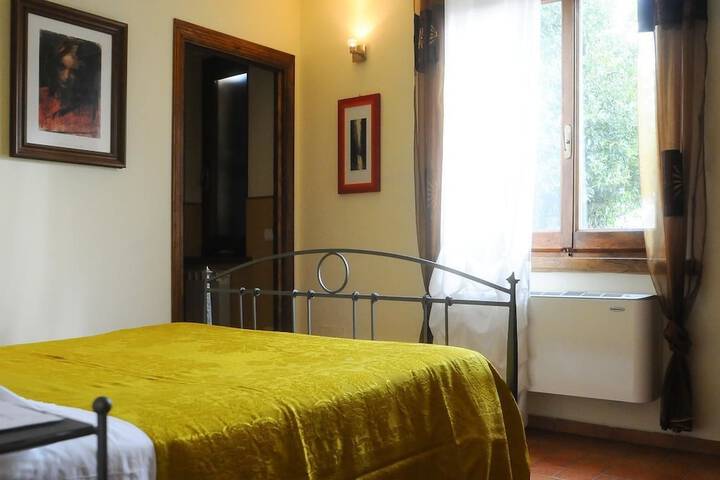Room 8 of 18