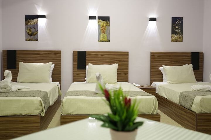 Room 10 of 40