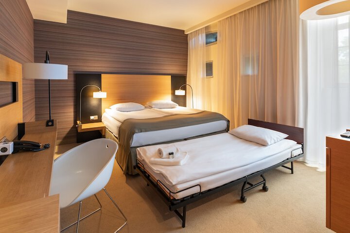 Room 32 of 70