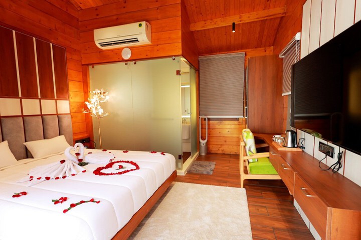 Room 11 of 27