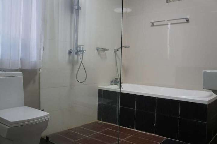 Room 20 of 33