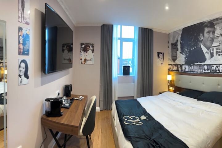 Room 12 of 117