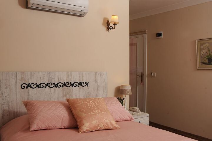 Room 9 of 19