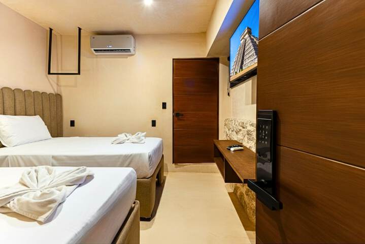 Room 5 of 28