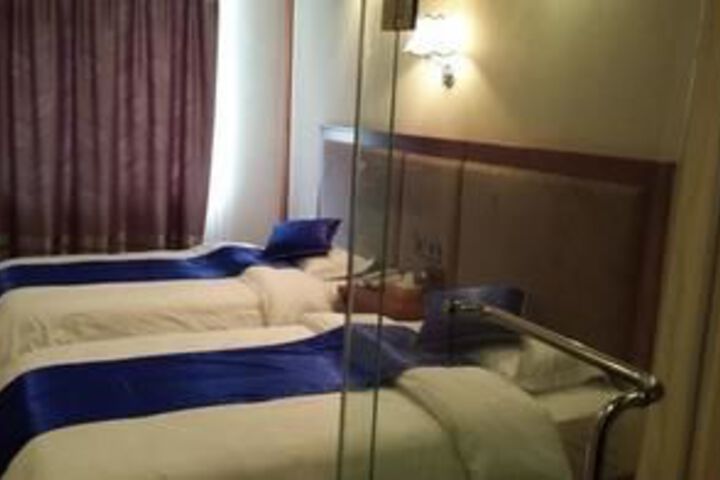 Room 8 of 32