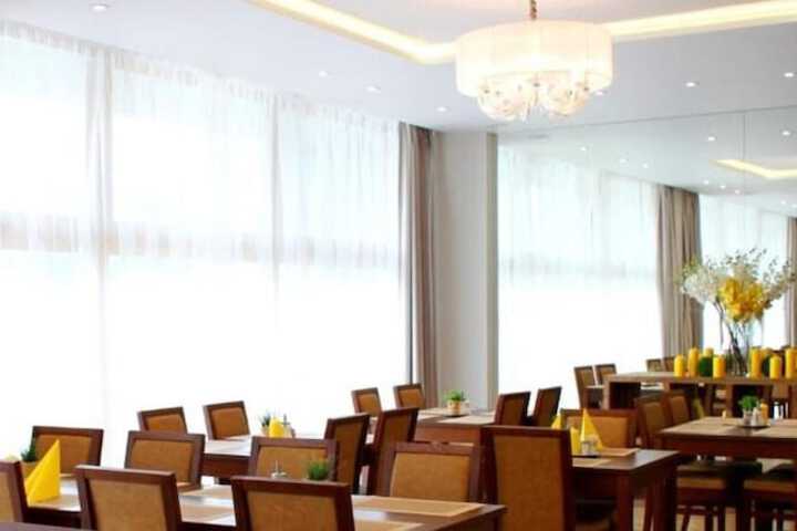 Dining Photos