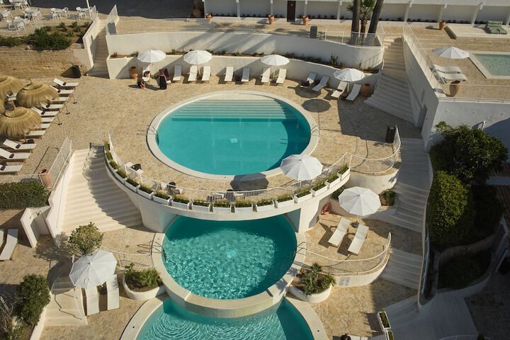 Pool 44 of 108