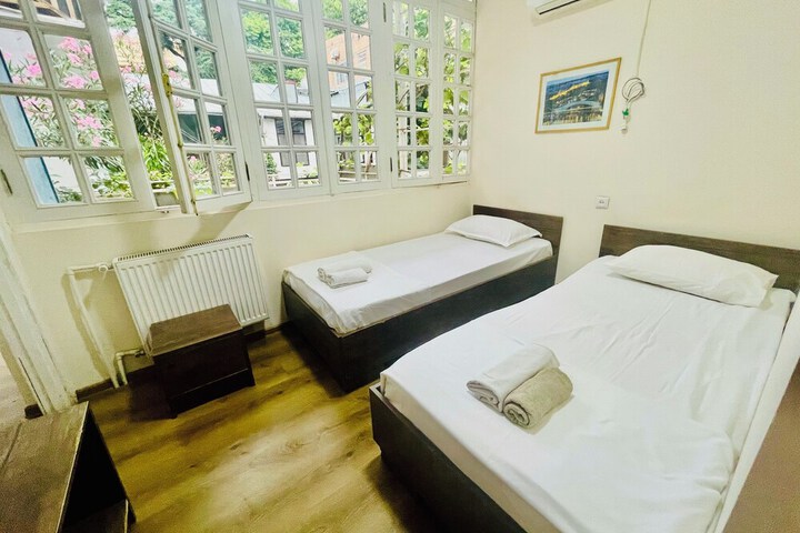 Room 47 of 146