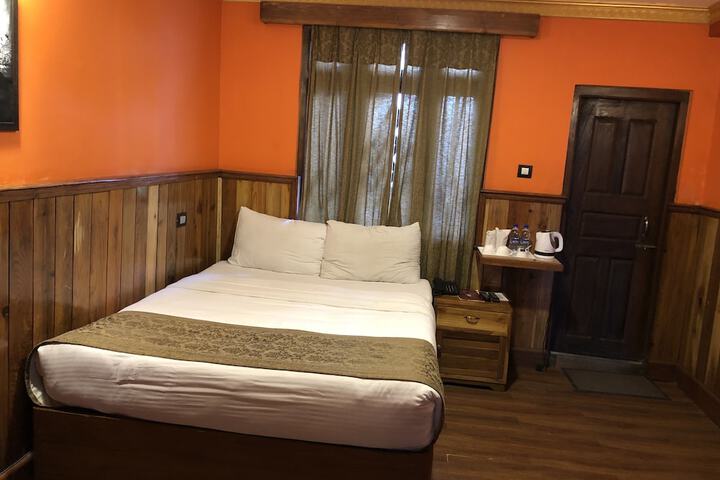 Room 8 of 35