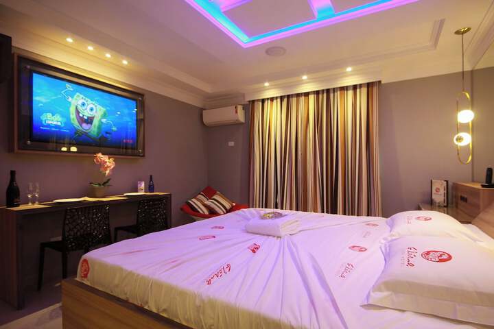 Room 9 of 62