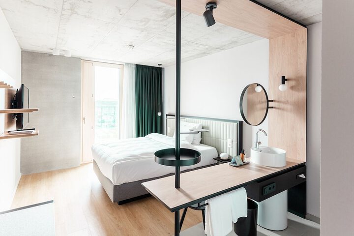 Room 5 of 37