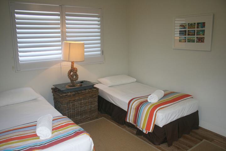 Room 2 of 93