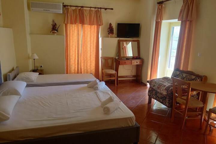 Room 4 of 23