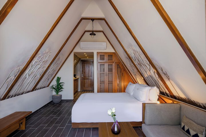 Room 3 of 79