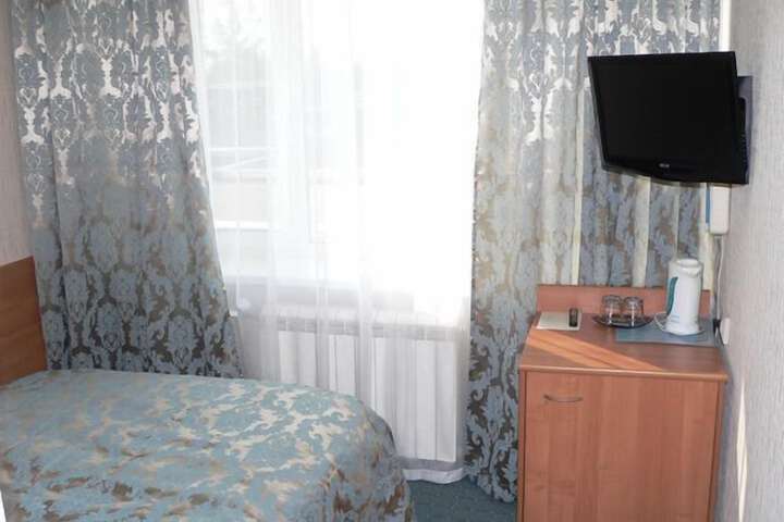 Room 9 of 99