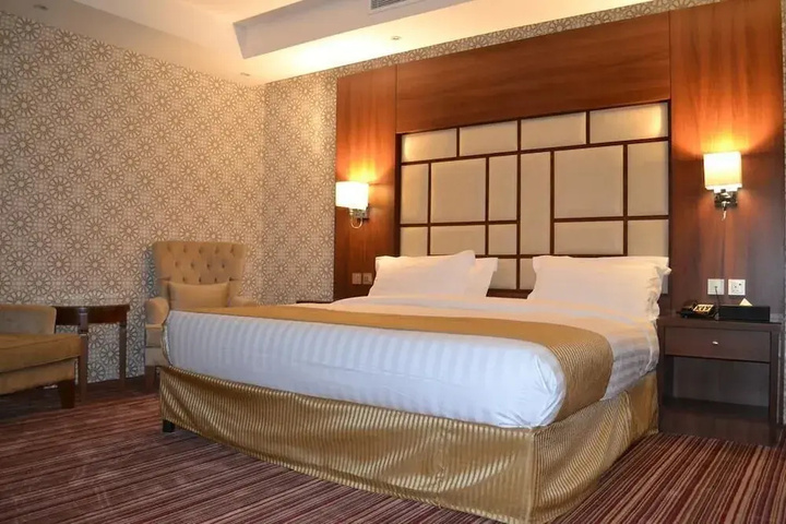 Room 4 of 11