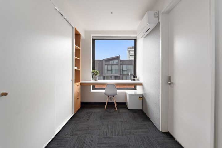 Room 27 of 40