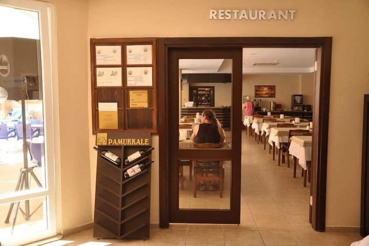 Dining 36 of 63