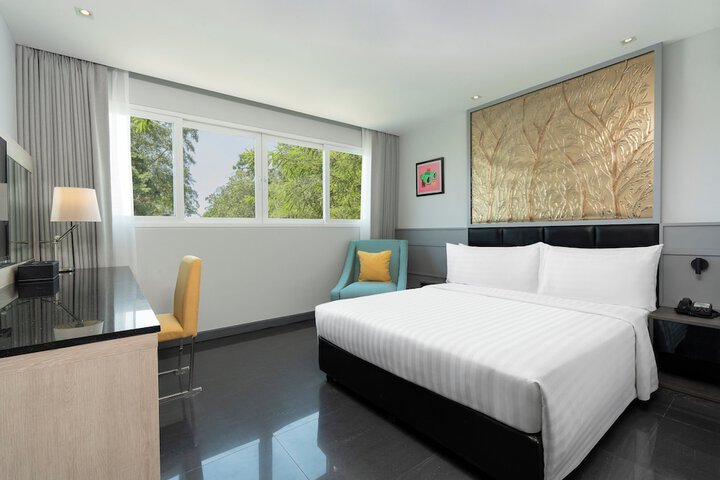 Room 15 of 48