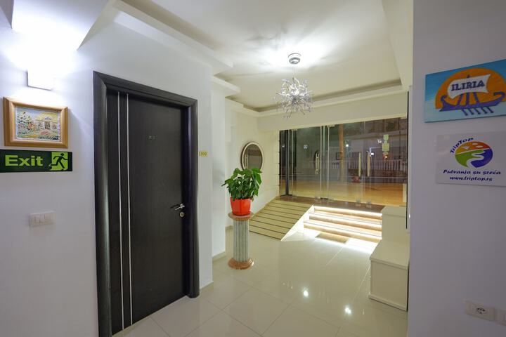Ballroom/Hall 104 of 119