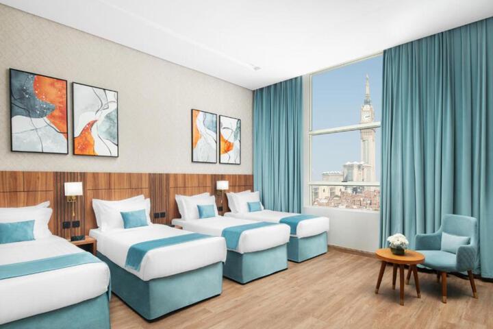 Room 32 of 38